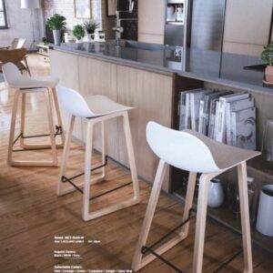 כסא בר רגלי עץ