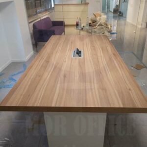 שולחן ישיבות גוון אלון