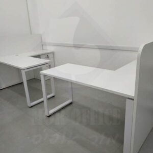 שולחן לפקידת קבלה עם חוצץ